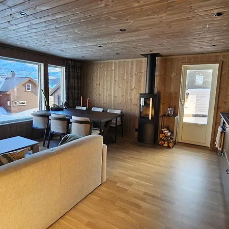 Holiday home Hoyfjellshytta Fidjeland