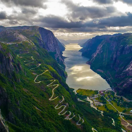 Hoyfjellshytta * Fidjeland