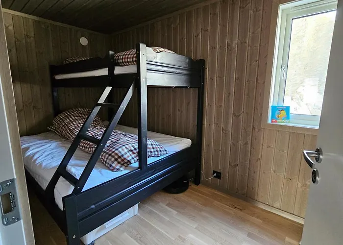 Holiday home Hoyfjellshytta *