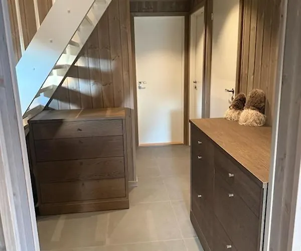 Hoyfjellshytta * Fidjeland